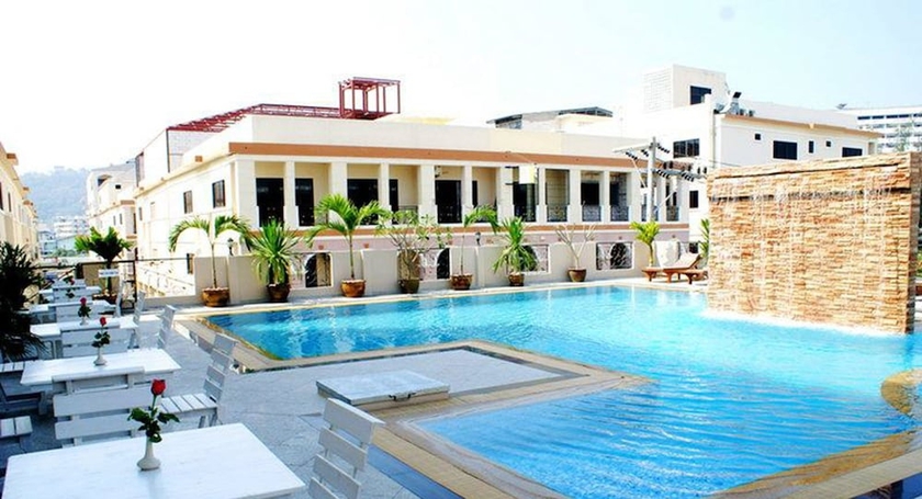 Imagen de la piscina del Hotel Eurasia Boutique. Foto 15