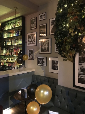 Imagen del bar/restaurante del Hotel Euro Bar and. Foto 2