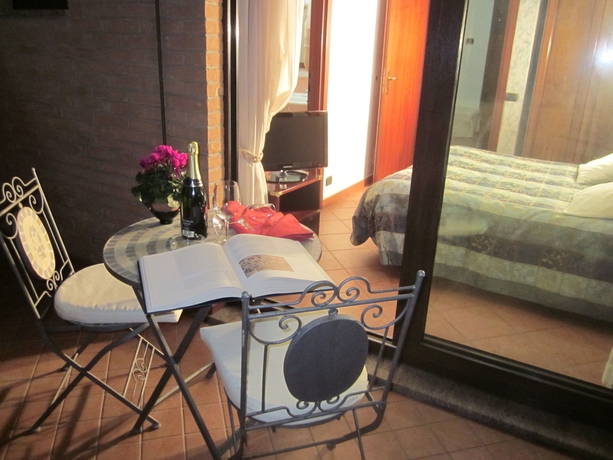 Imagen de los exteriores del Hotel Euro House Inn Airport and Residence. Foto 12