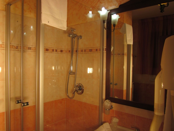 Imagen de la habitación del Hotel Euro House Inn Airport and Residence. Foto 6