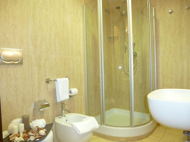 Imagen de la habitación del Hotel Euro House Suites. Foto 14