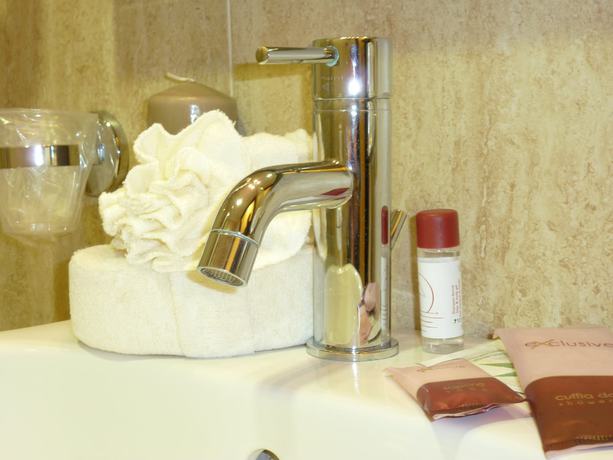 Imagen de la habitación del Hotel Euro House Suites. Foto 15