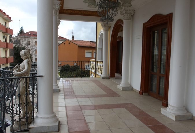 Imagen de los exteriores del Hotel Euro Iglesias. Foto 5