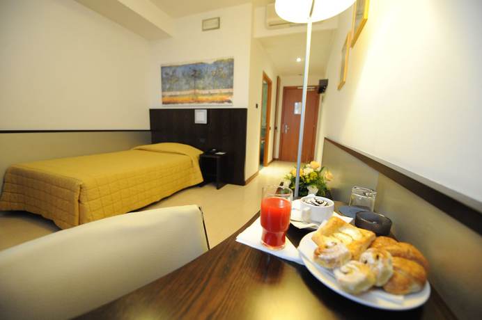 Imagen de la habitación del Hotel Euro, Imola. Foto 19