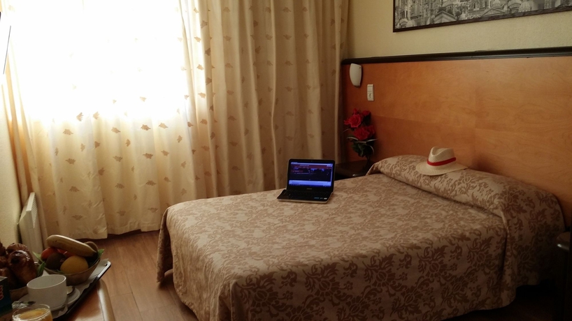 Imagen de la habitación del Hotel Euro Paris Créteil. Foto 5