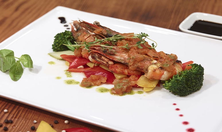 Imagen del bar/restaurante del Hotel Euro Park Otel. Foto 3