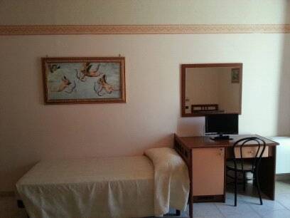 Imagen de la habitación del Hotel Euro, San Giovanni Rotondo. Foto 3