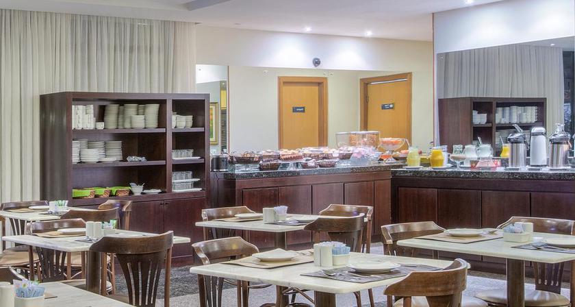 Imagen del bar/restaurante del Hotel Euro Suíte Curitiba Batel. Foto 4