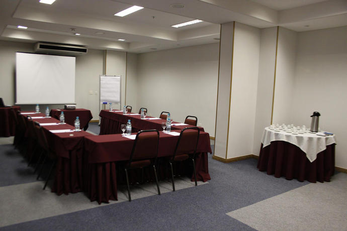 Imagen de los interiores del Hotel Euro Suíte Curitiba Batel. Foto 17