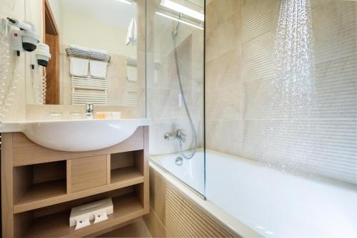 Imagen de la habitación del Hotel Eur&oacute;pa Fit. Foto 9