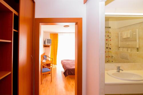 Imagen de la habitación del Hotel Eurobus. Foto 7