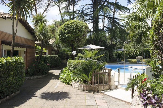 Imagen de los exteriores del Hotel Eurogarden. Foto 9