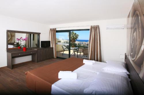 Imagen de la habitación del Hotel Eurohotel Katrin Suites. Foto 8