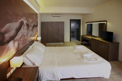 Imagen de la habitación del Hotel Eurohotel Katrin Suites. Foto 10