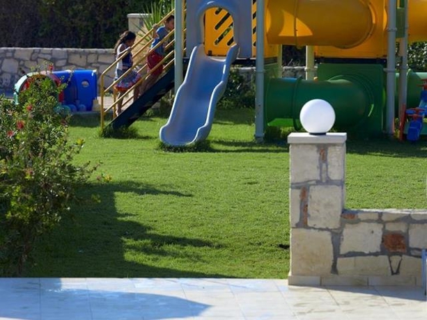 Imagen general del Hotel Eurohotel Katrin and Bungalows. Foto 11