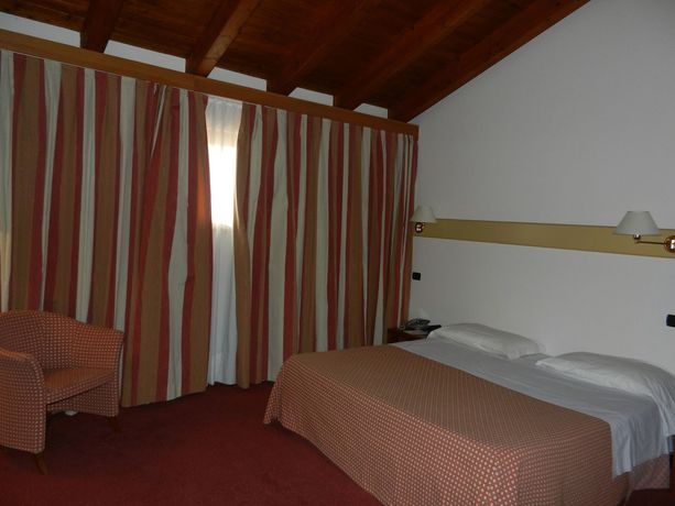 Imagen de la habitación del Hotel Eurohotel Palace Maniago. Foto 4