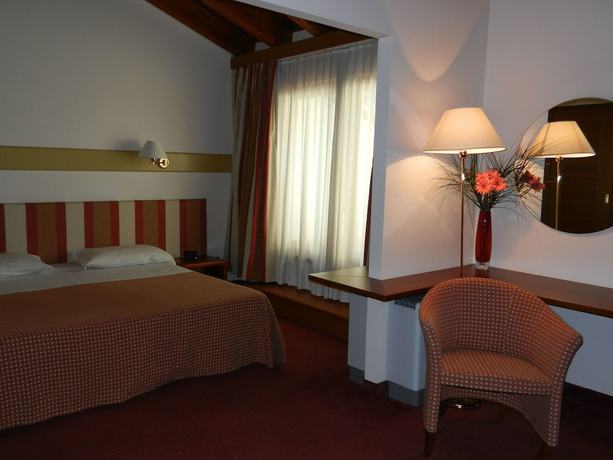 Imagen de la habitación del Hotel Eurohotel Palace Maniago. Foto 12