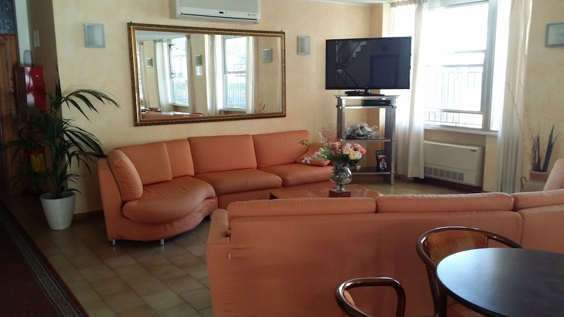 Imagen de los interiores del Hotel Euromar. Foto 18