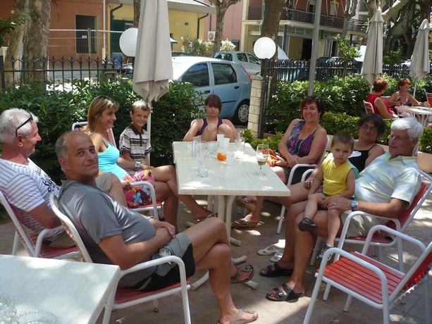 Imagen del bar/restaurante del Hotel Euromar. Foto 4