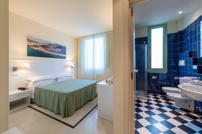 Imagen de la habitación del Hotel Euromare. Foto 10