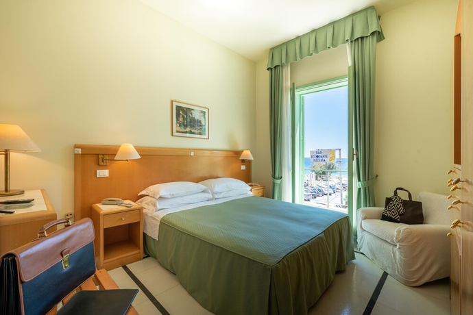 Imagen de la habitación del Hotel Euromare. Foto 16