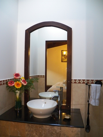 Imagen de la habitación del Hotel Euromaya Suites. Foto 7