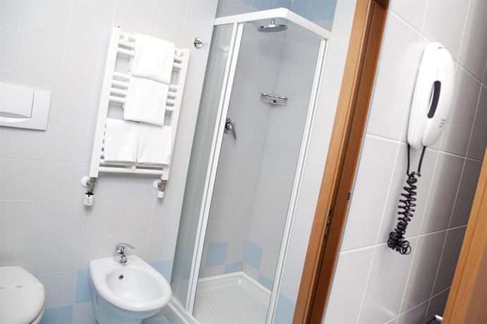 Imagen de la habitación del Hotel Europa, ANCONA. Foto 3