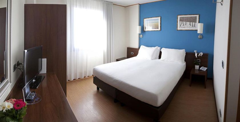 Imagen de la habitación del Hotel Europa, ANCONA. Foto 7