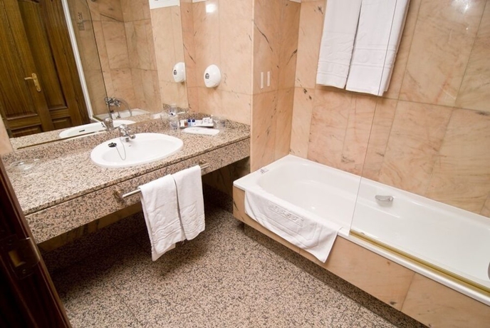 Imagen de la habitación del Hotel Europa, Albacete. Foto 8