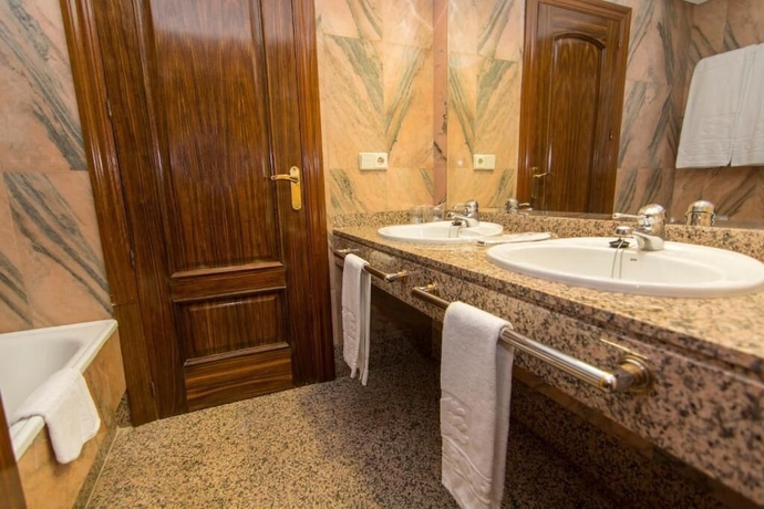 Imagen de la habitación del Hotel Europa, Albacete. Foto 17