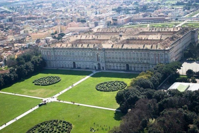 Imagen de los exteriores del Hotel Europa Art Caserta. Foto 6