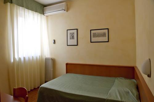 Imagen de la habitación del Hotel Europa, Brescello. Foto 2