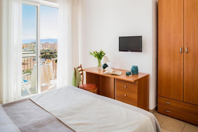 Imagen de la habitación del Hotel Europa, Calvisio. Foto 6