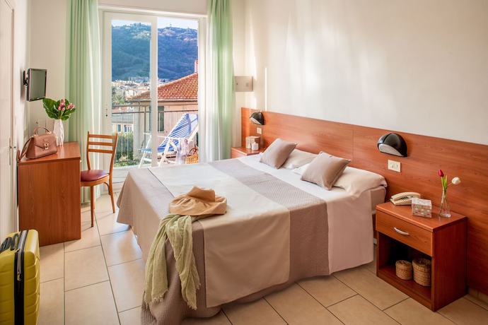 Imagen de la habitación del Hotel Europa, Calvisio. Foto 20