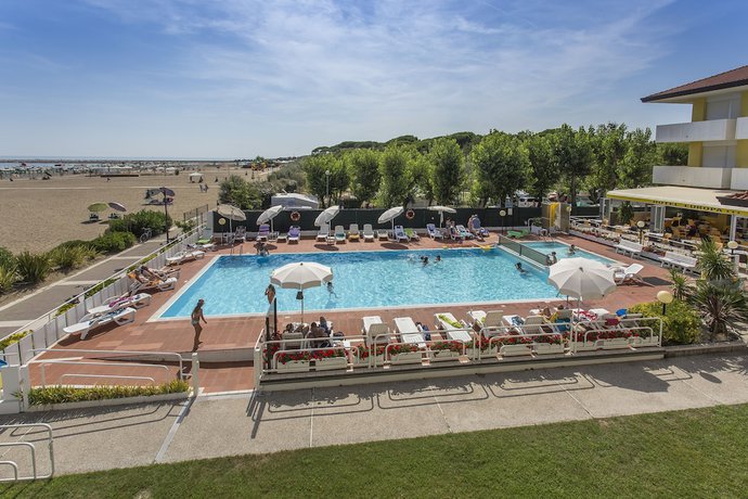 Imagen de la piscina del Hotel Europa, Caorle. Foto 20