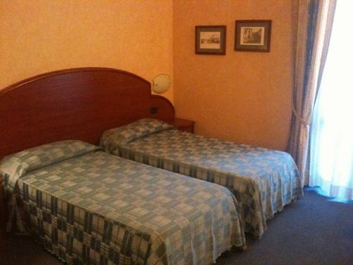 Imagen de la habitación del Hotel Europa, Cascina Confaloniera. Foto 3