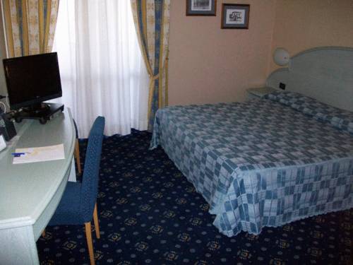 Imagen de la habitación del Hotel Europa, Cascina Confaloniera. Foto 4