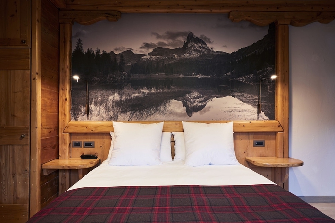 Imagen de la habitación del Hotel Europa, Cortina d'Ampezzo . Foto 9