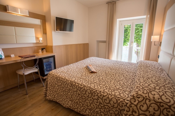 Imagen de la habitación del Hotel Europa, Desenzano del Garda. Foto 5