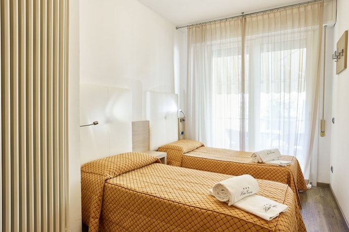 Imagen de la habitación del Hotel Europa, Desenzano del Garda. Foto 6