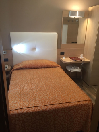 Imagen de la habitación del Hotel Europa, Desenzano del Garda. Foto 10