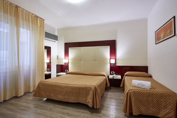 Imagen de la habitación del Hotel Europa, Desenzano del Garda. Foto 12