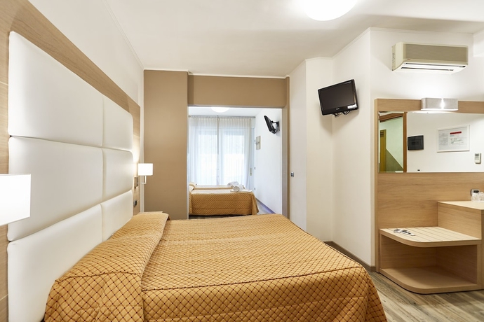 Imagen de la habitación del Hotel Europa, Desenzano del Garda. Foto 13