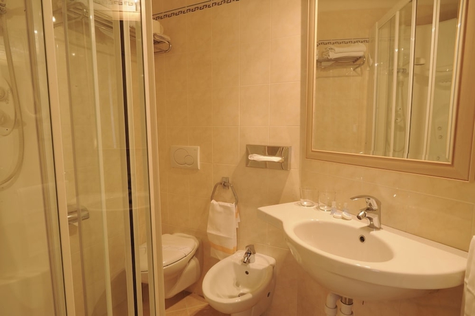 Imagen de la habitación del Hotel Europa E Concordia. Foto 9
