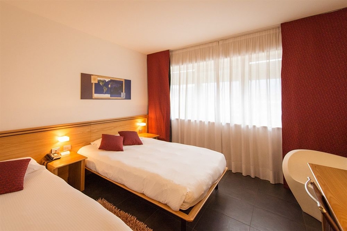 Imagen de la habitación del Hotel Europa Executive. Foto 4