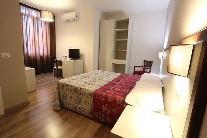 Imagen de la habitación del Hotel Europa, Foggia. Foto 4