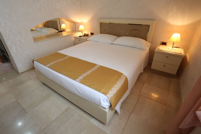 Imagen de la habitación del Hotel Europa, Foggia. Foto 9