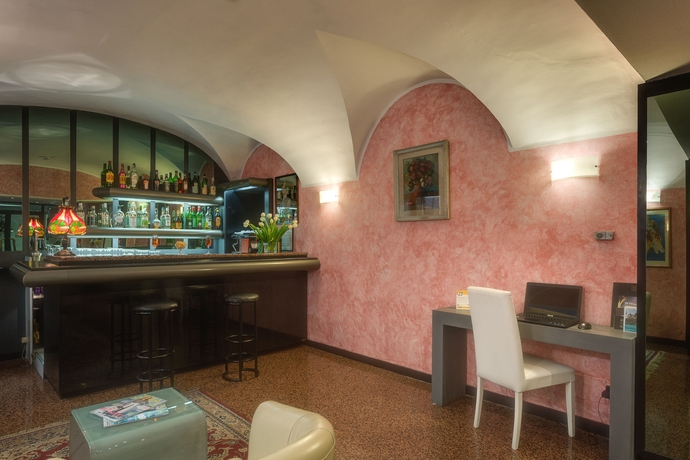 Imagen de los interiores del Hotel Europa, Génova. Foto 12