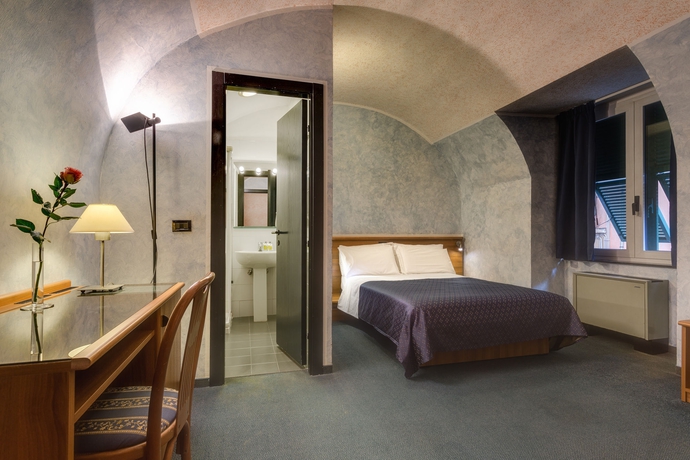 Imagen de los interiores del Hotel Europa, Génova. Foto 13