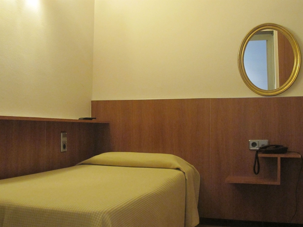 Imagen de la habitación del Hotel Europa, Girona. Foto 6